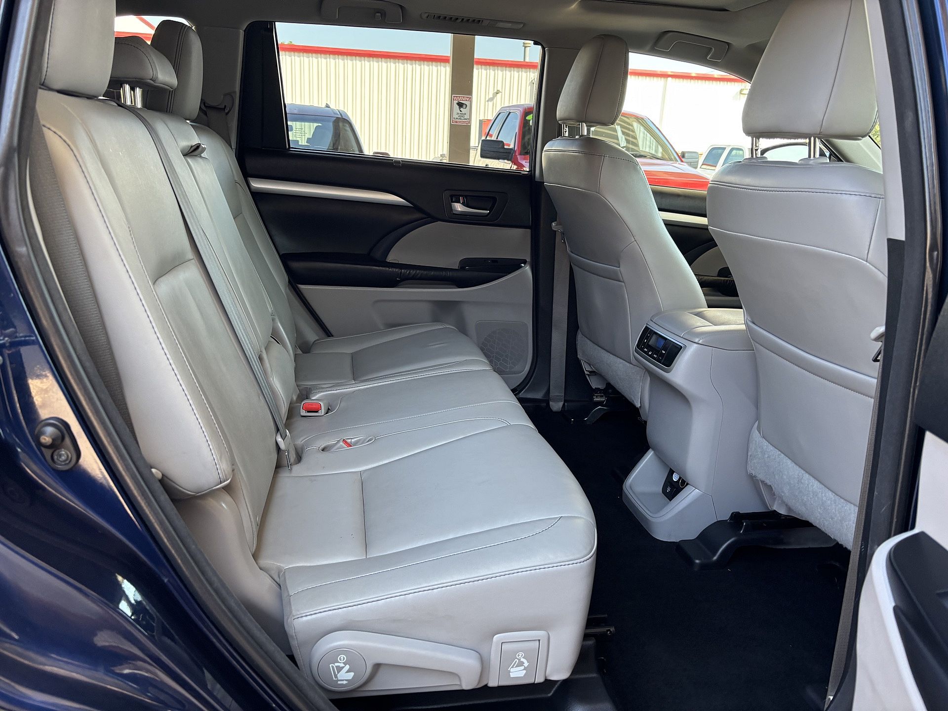 2015 Toyota Highlander XLE photo 12