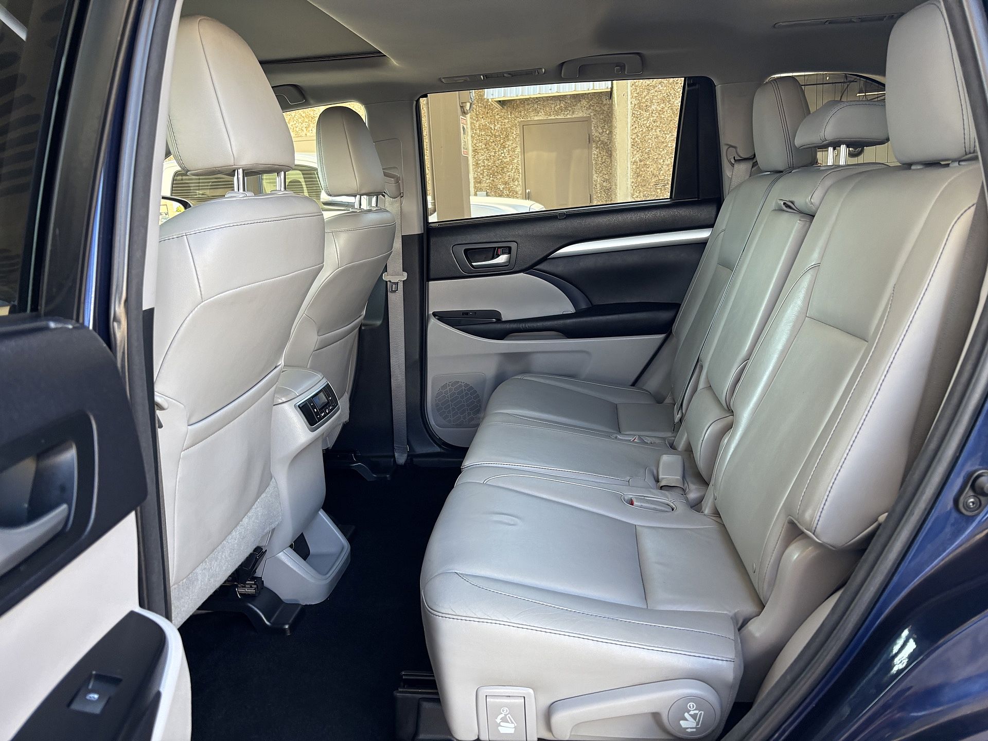 2015 Toyota Highlander XLE photo 13