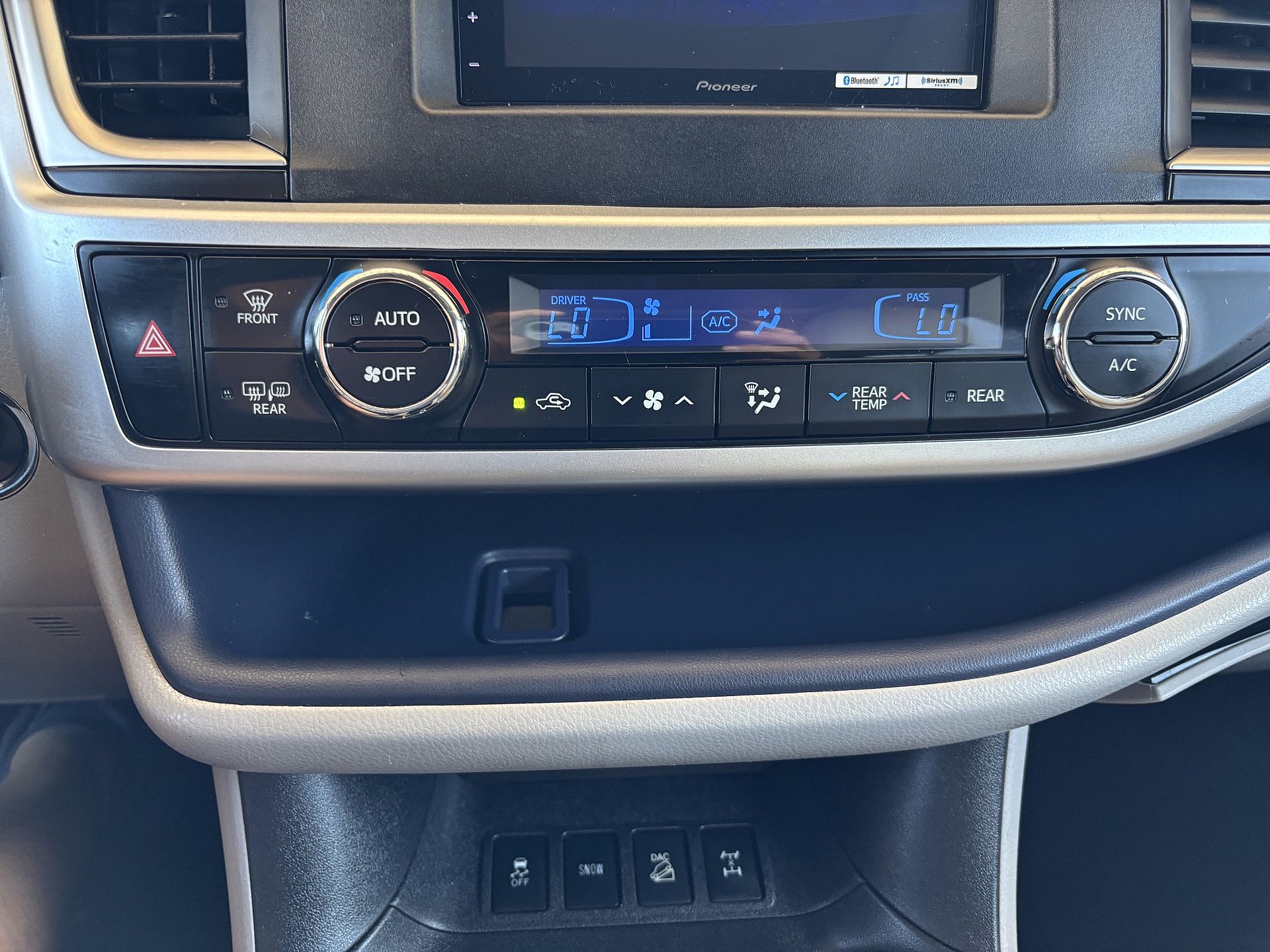 2015 Toyota Highlander XLE photo 22