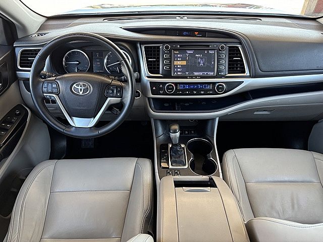 2016 Toyota Highlander XLE photo 14