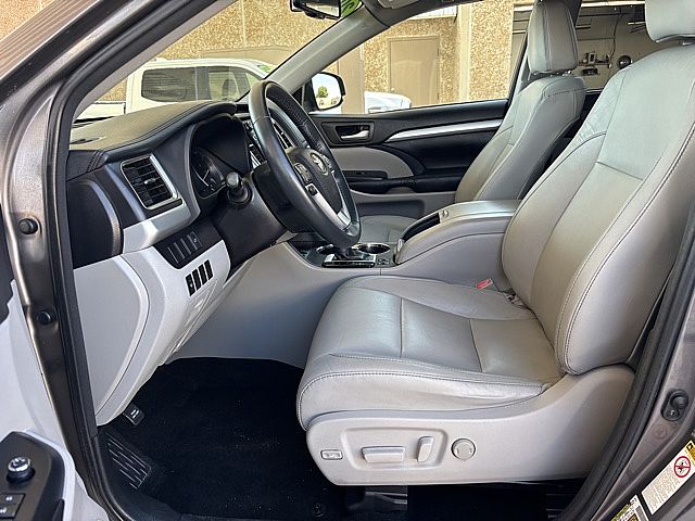 2016 Toyota Highlander XLE photo 18