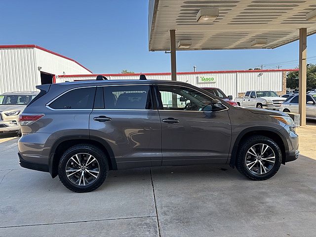2016 Toyota Highlander XLE photo 4